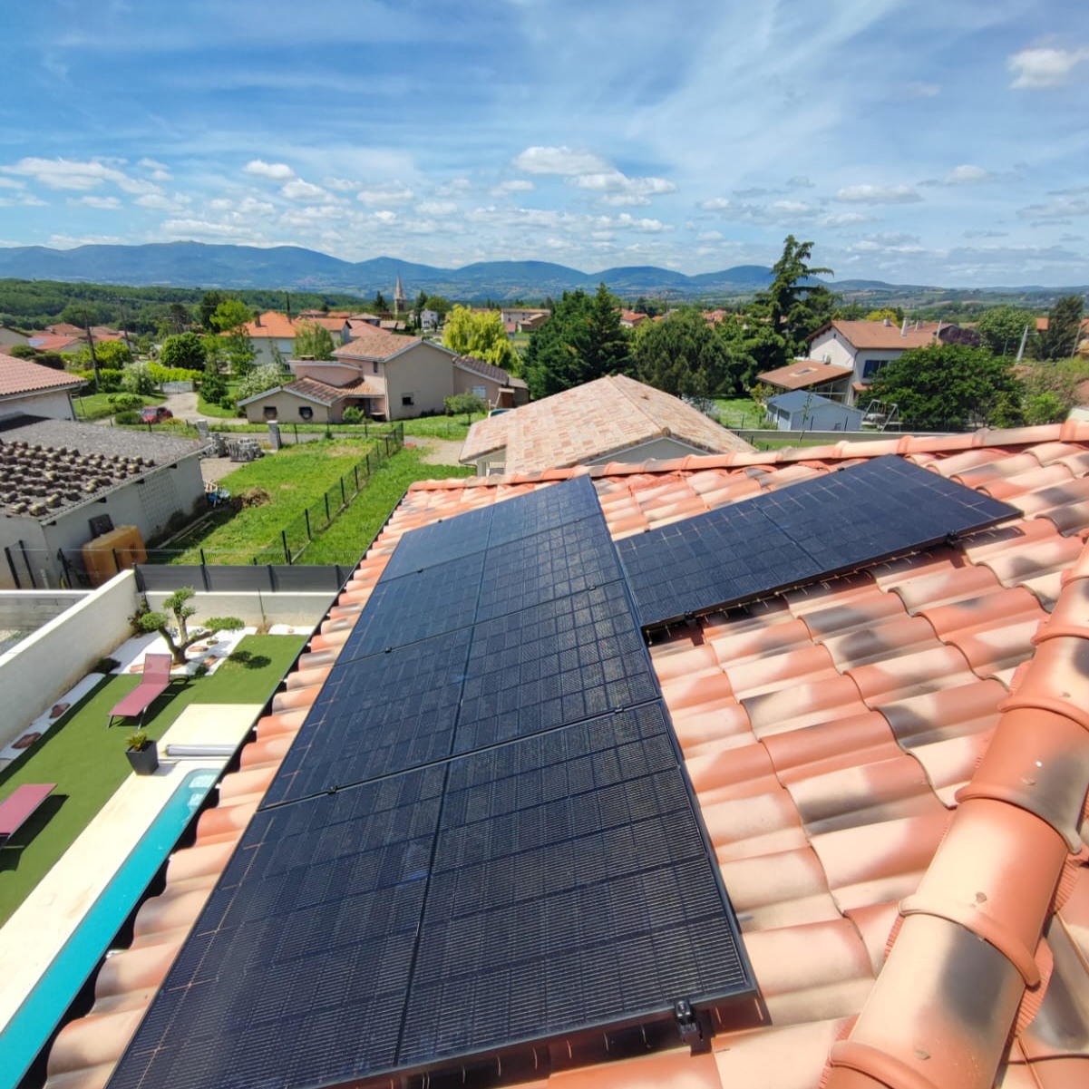 Chantier photovoltaïque vue panoramique — Lynergie